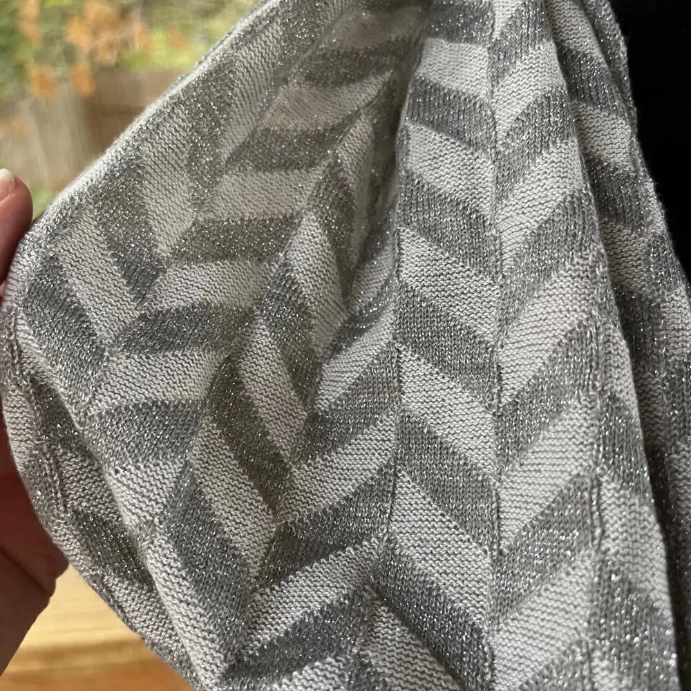 Calvin Klein Women's Silver Chevron Print Infinity Loop Scarf. NEW